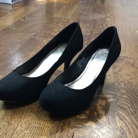 Size 8 Black Heels - Picture 2 of 5